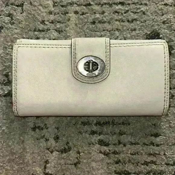 🌻VINTAGE Coach Legacy White Bi-Folded Leather Wallet | Silver Turn-Lock Closure - Picture 1 of 5
